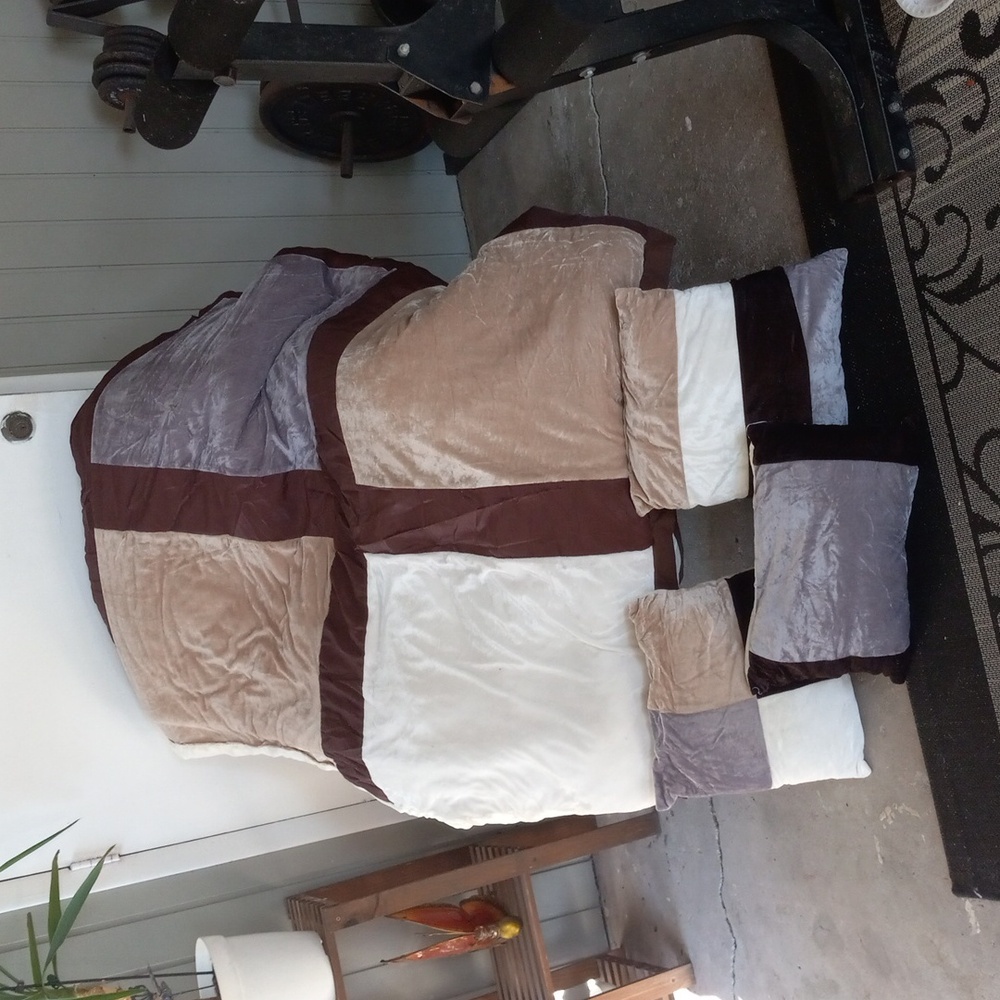 Queen Velvet Comforter Set in Neutral Tones - Picture 3 of 8